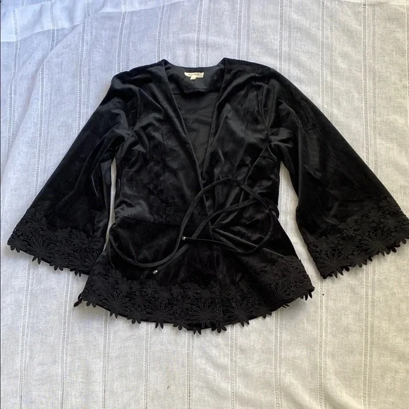 Mystree Black Velvet Wrap Jacket with floral embroidery. - Picture 10 of 10